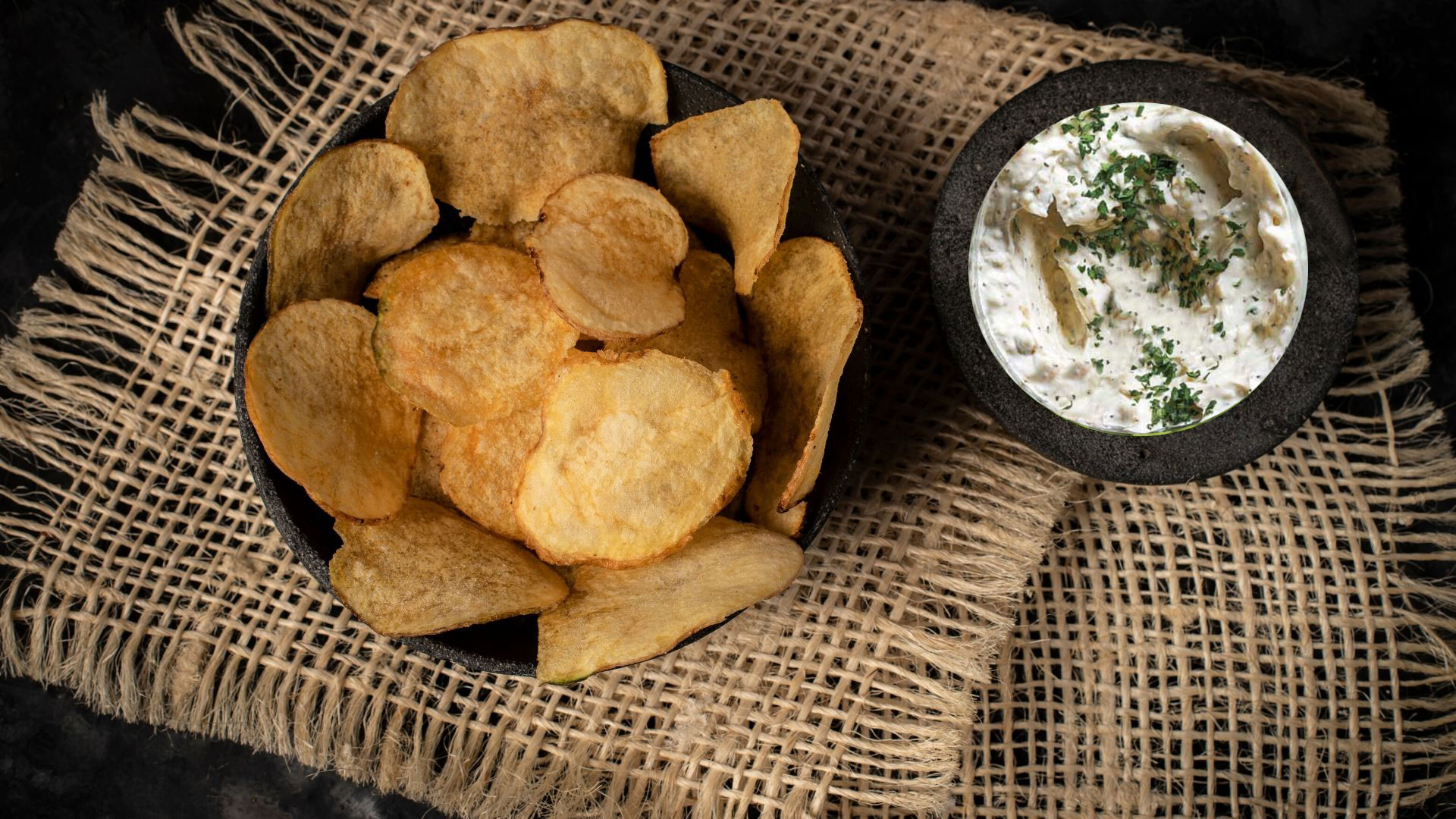Papas Big Papa con Dip queso y cerveza Papas Big Papa con Dip queso y cerveza